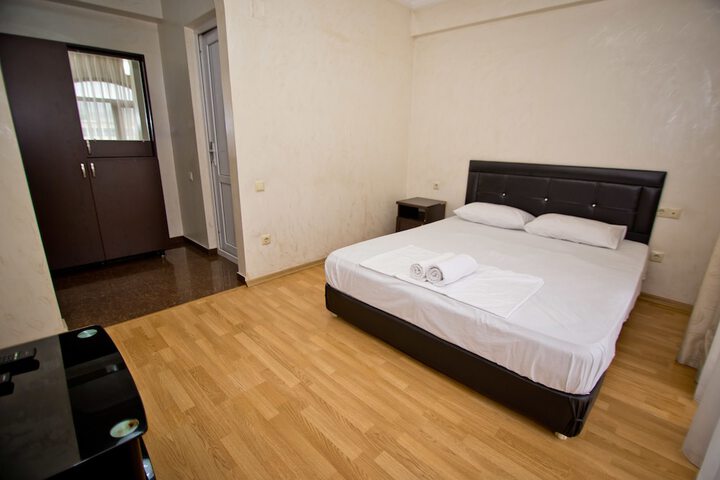 Room 72 of 93