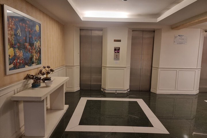 Ballroom/Hall 38 of 41
