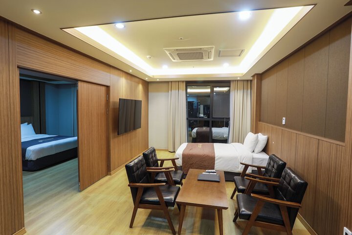 Room 14 of 37