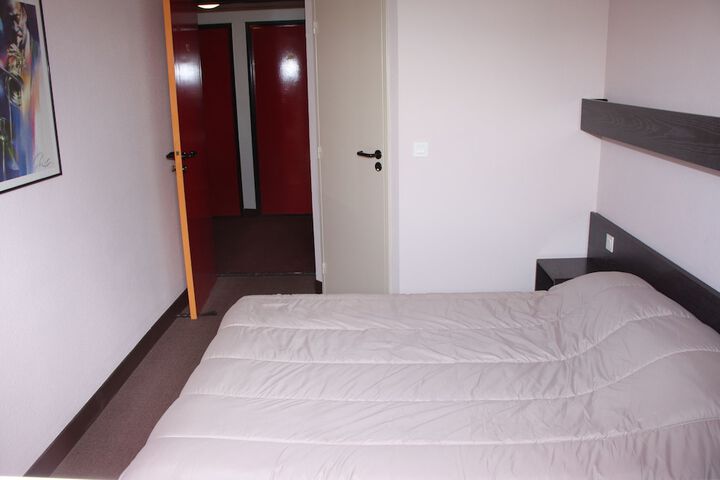 Room 8 of 38