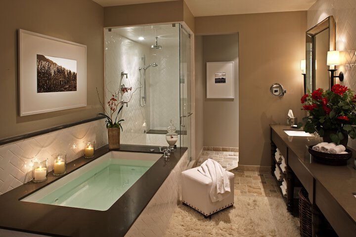 Deep soaking bathtub