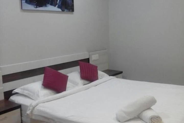 Room 16 of 33