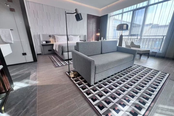 Room 14 of 43
