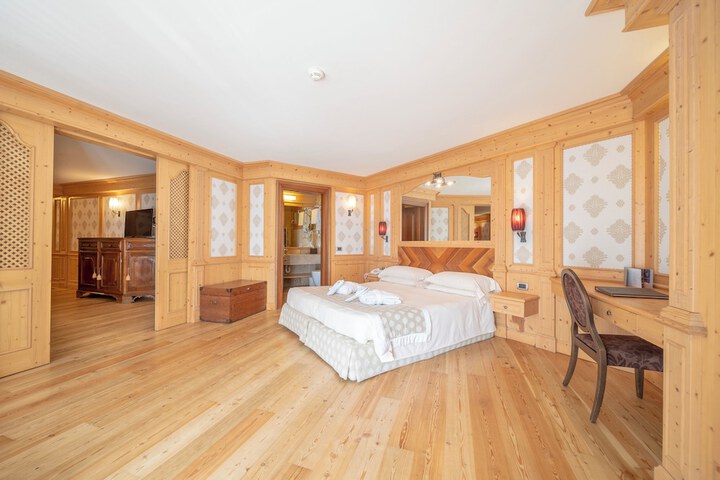 Room 6 of 73