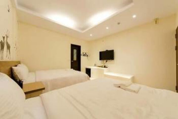 Room 6 of 21