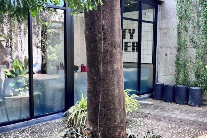 Hotel 196 of 214