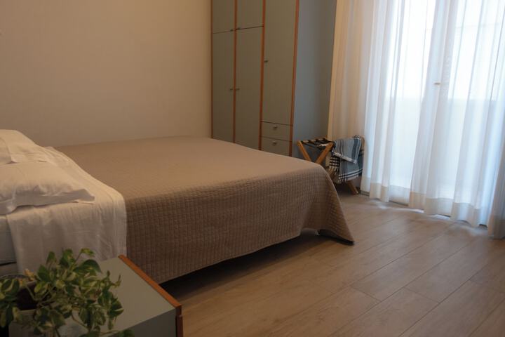 Room 4 of 25