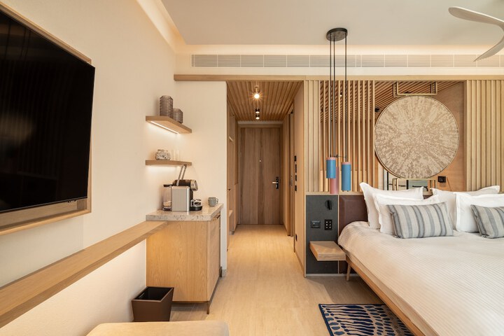 Room 33 of 105