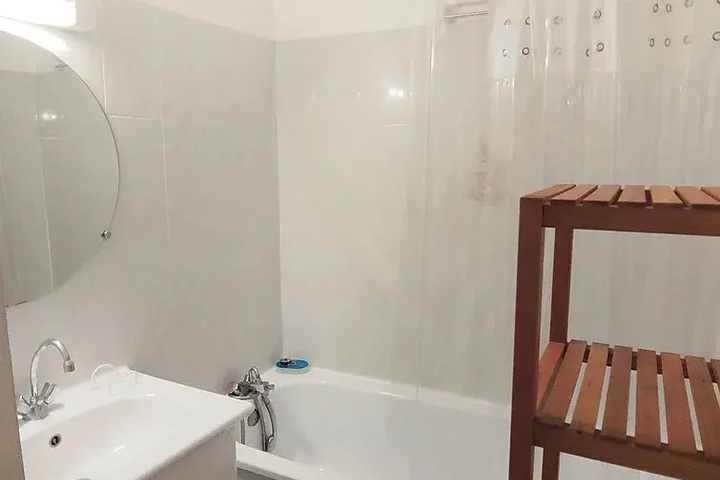 Room 4 of 10
