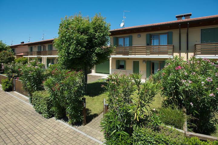 Hotel Exterior 87 of 98