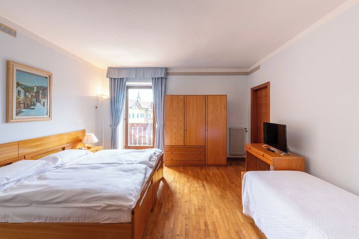 Room 9 of 85