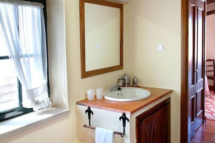 Room 32 of 34