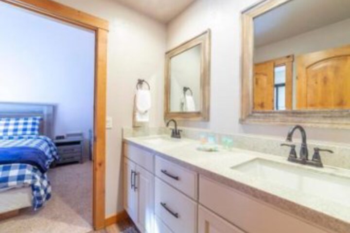 SKI RUN VILLAS RETREAT LISTING #416 in Mammoth Lakes, CA