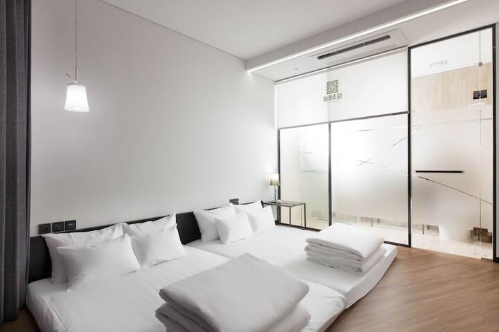 Room 7 of 19
