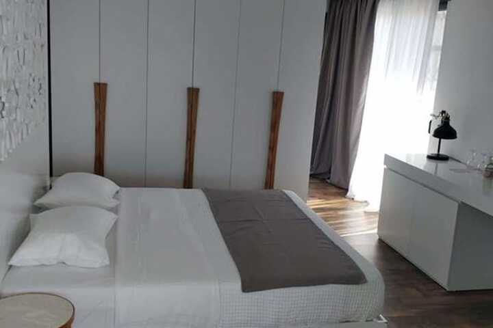 Room 5 of 72