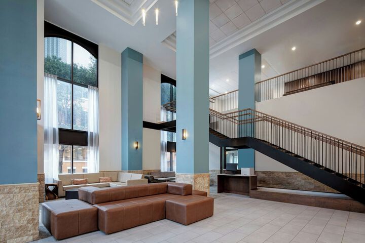 Lobby lounge
