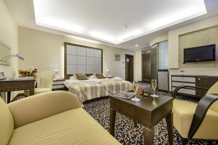 Room 26 of 152