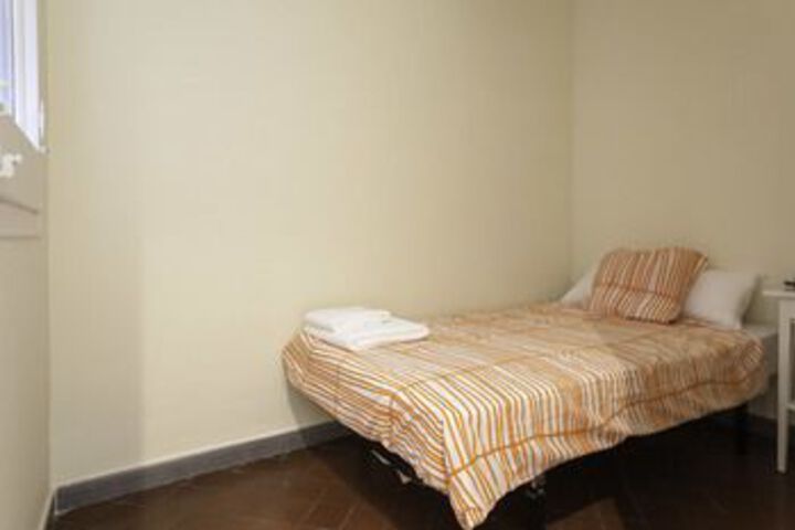 Room 8 of 19
