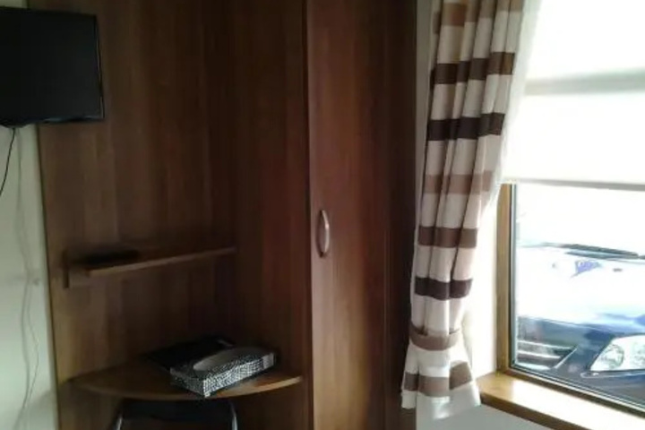 Room 4 of 12