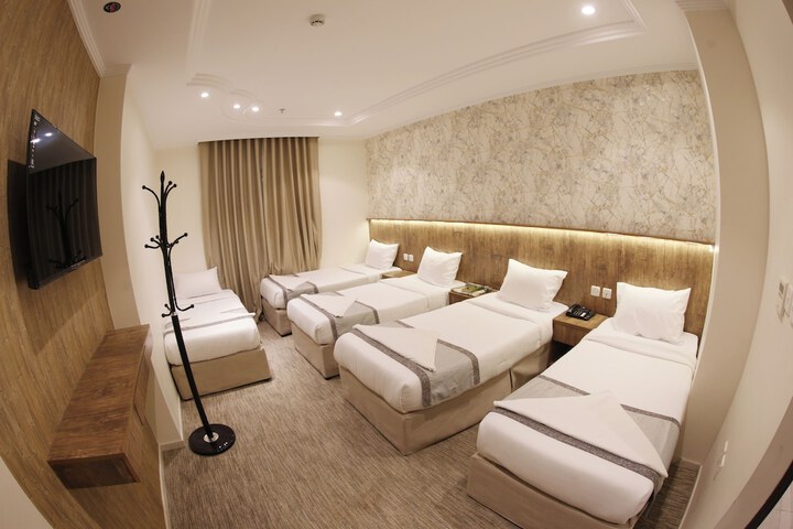 Room 10 of 27