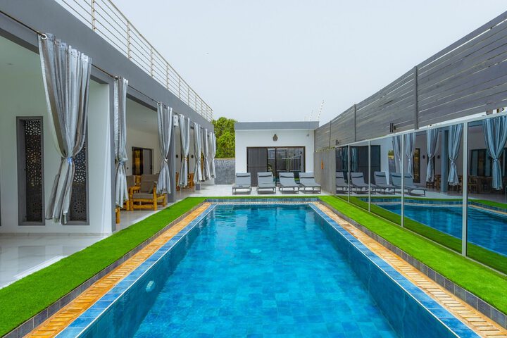 Pool 44 of 59