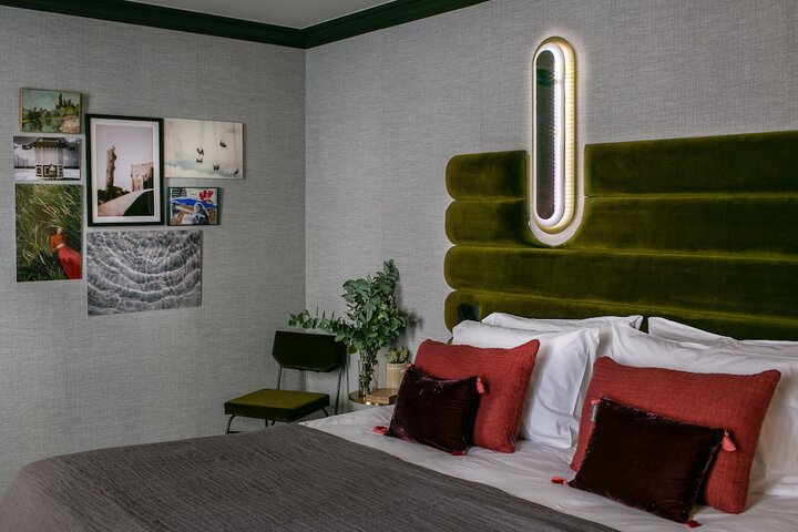 Room 9 of 28