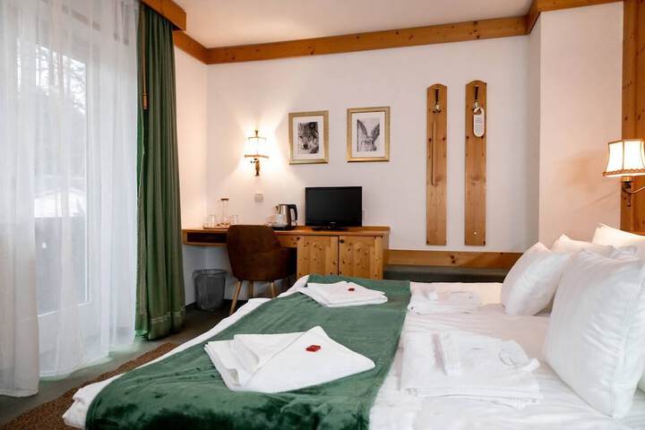 Room 4 of 76