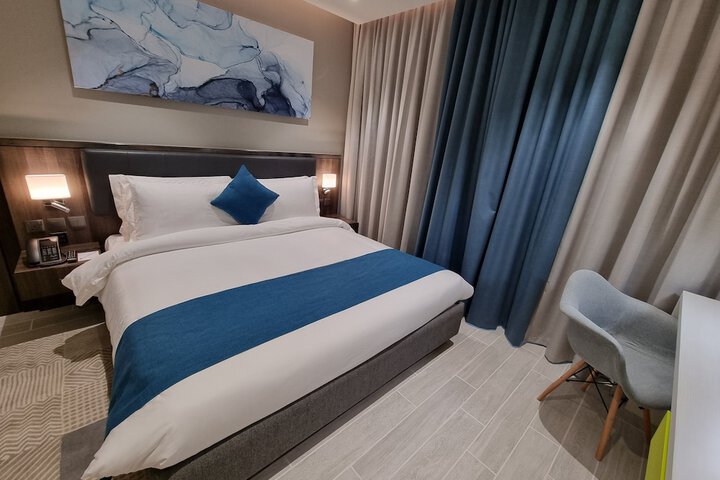 Room 12 of 65