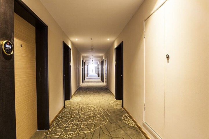 Room 15 of 32