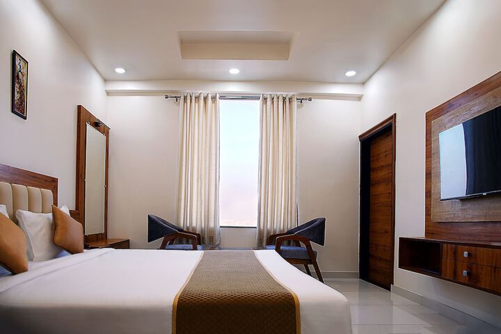 Room 12 of 22