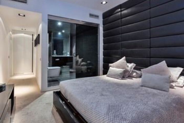 Room 9 of 21