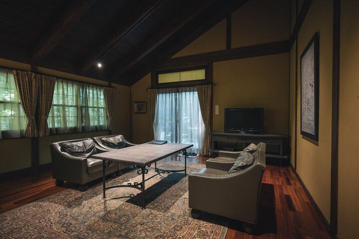 Room 8 of 75