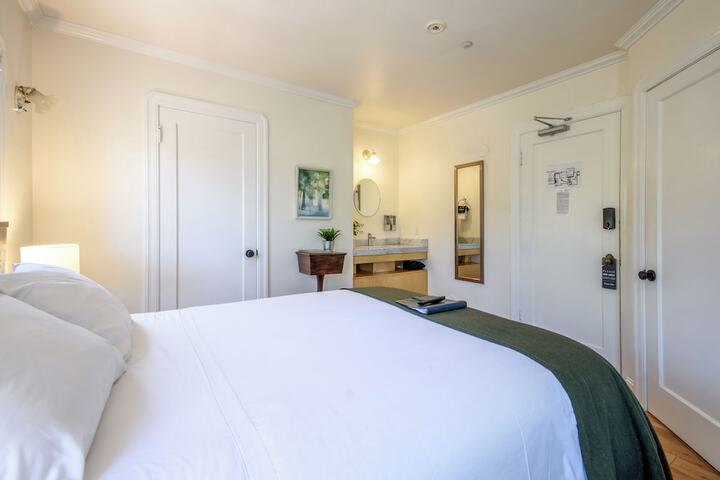 Room 56 of 68