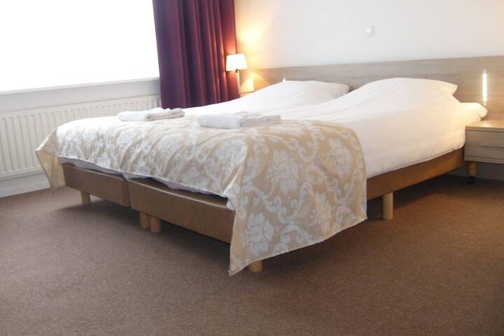 Room 4 of 23