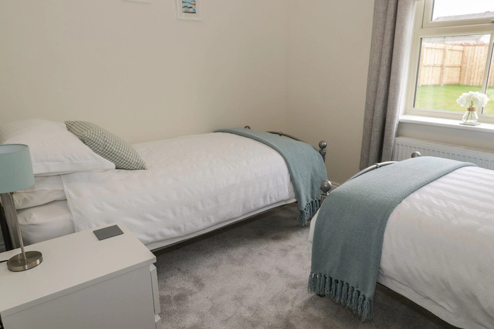 Room 4 of 10