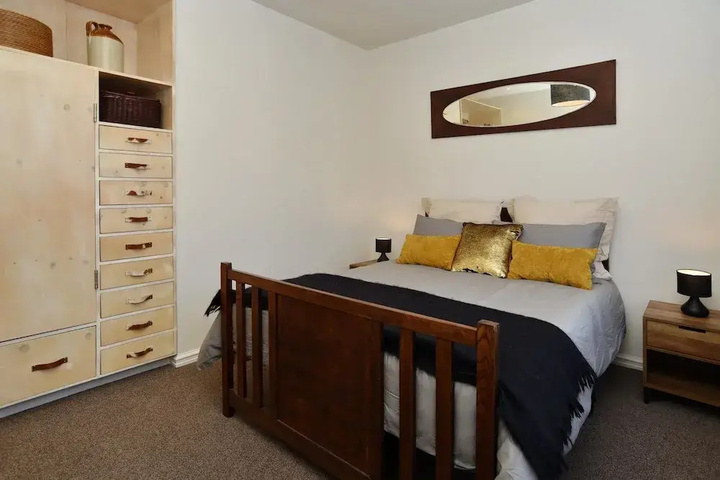 Room 5 of 19