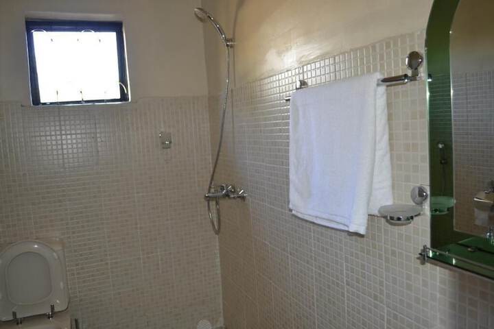 Room 25 of 53