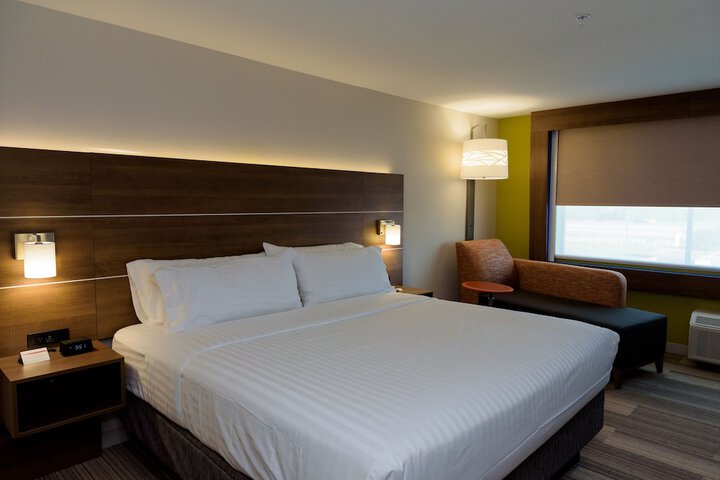 1 King Bed (17 of 18)