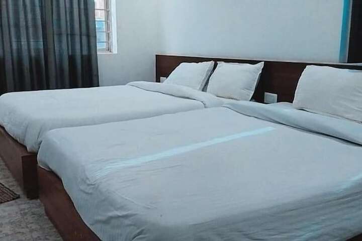 Room 4 of 10