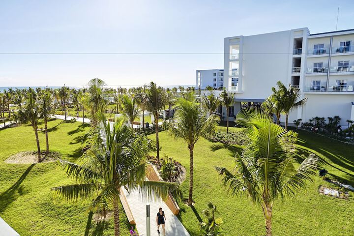 Hotel Exterior 90 of 90