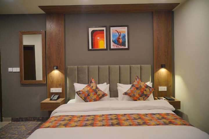 Room 4 of 17