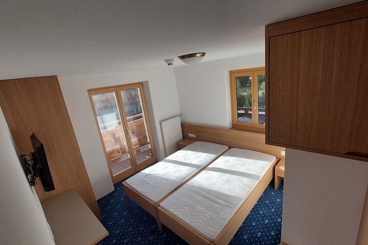 Room 9 of 29