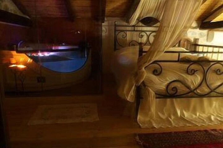 Room 23 of 68