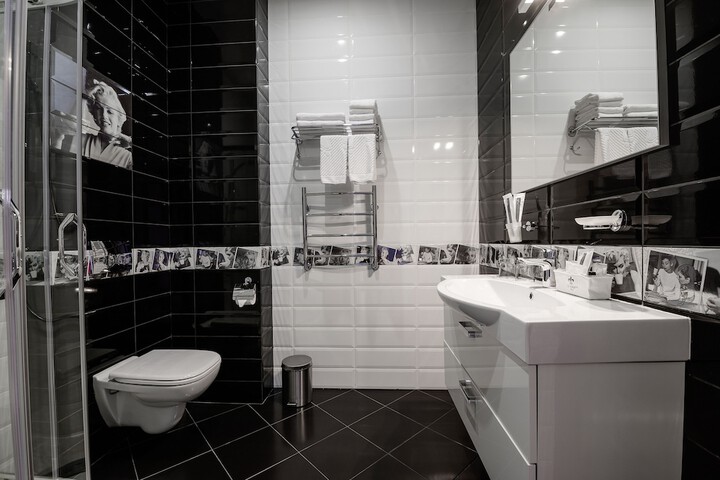 Room 32 of 64