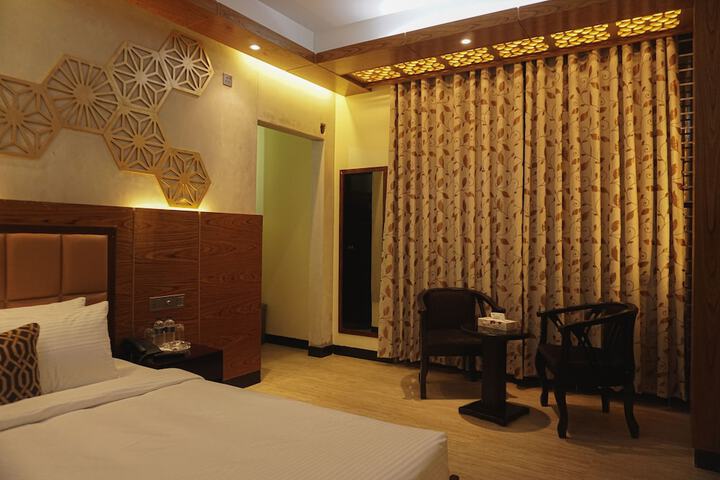 Room 8 of 16