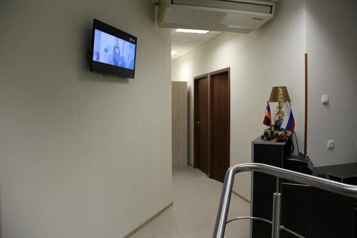 Room 7 of 9