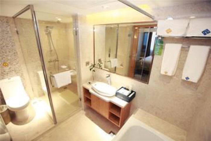 Room 15 of 31