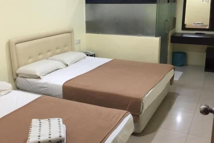 Room 8 of 14