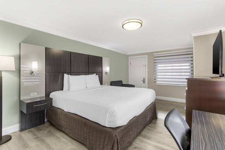 Room 9 of 37