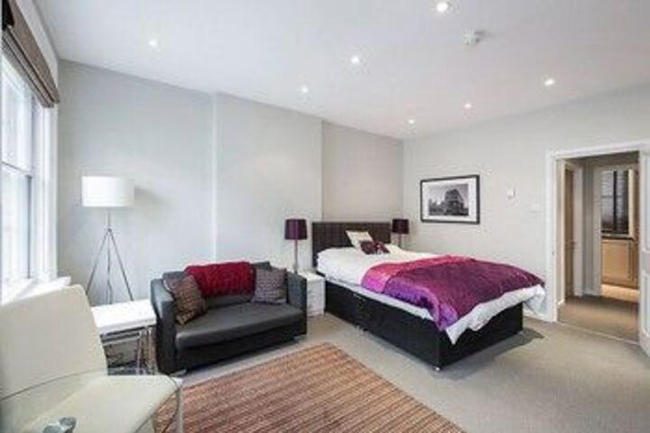 Room 4 of 5